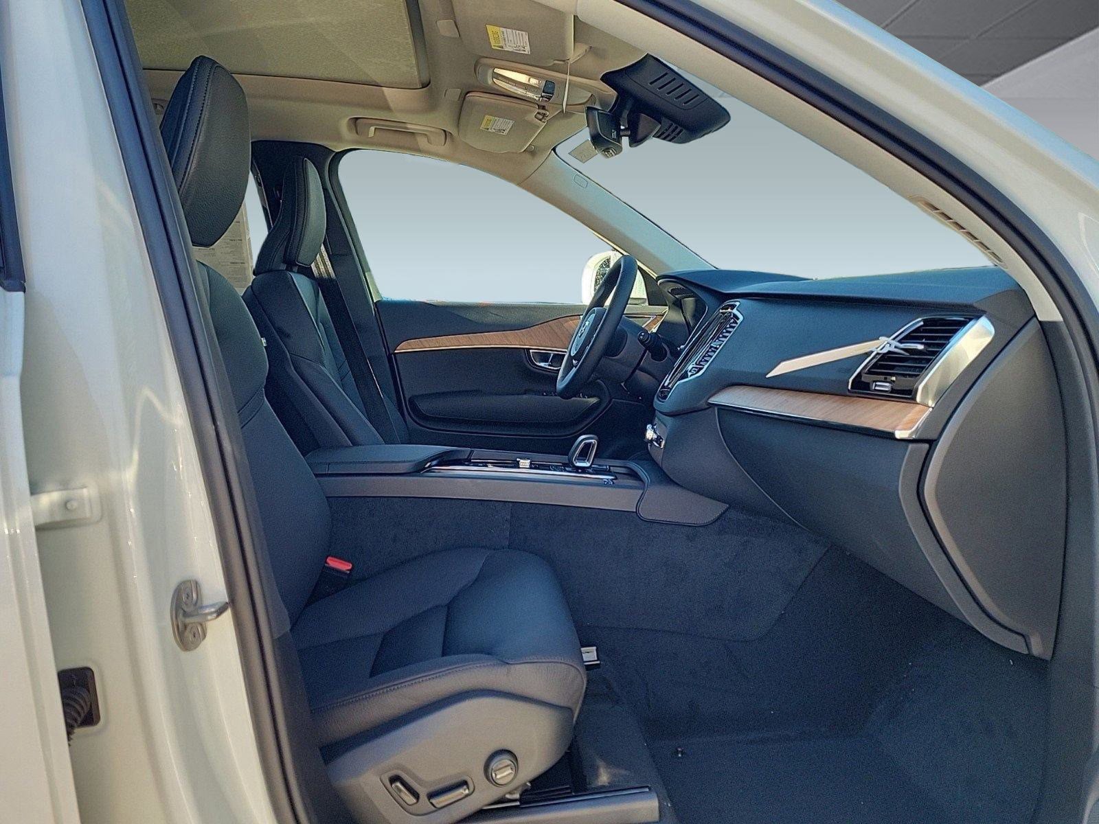 New 2024 Volvo XC90 T8 Plus w/ Protection Package Premier image 41