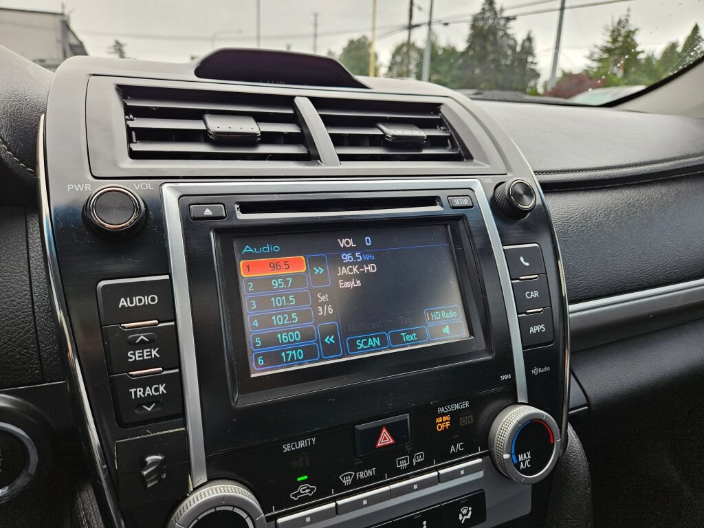 Used 2012 Toyota Camry SE w/ Leather Pkg FWD image 23