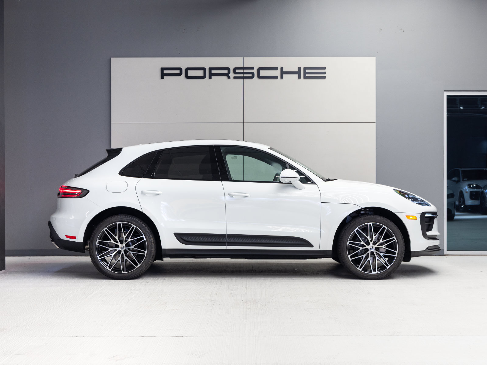 New 2026 Porsche Macan AWD/4WD image 8