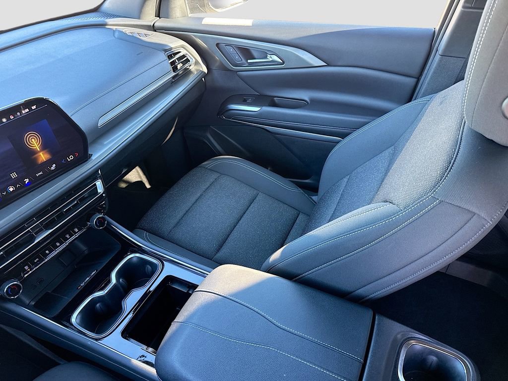 Used 2024 Chevrolet Traverse LT image 22