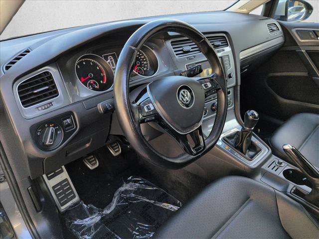 Used 2017 Volkswagen Golf S image 10