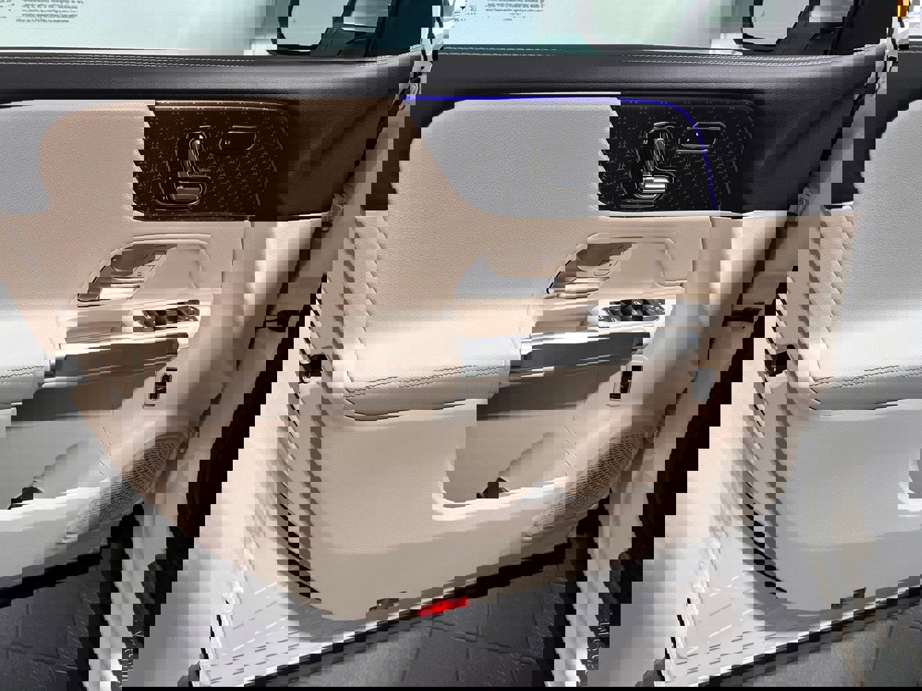 New 2025 Mercedes-Benz GLB 250 4MATIC image 8