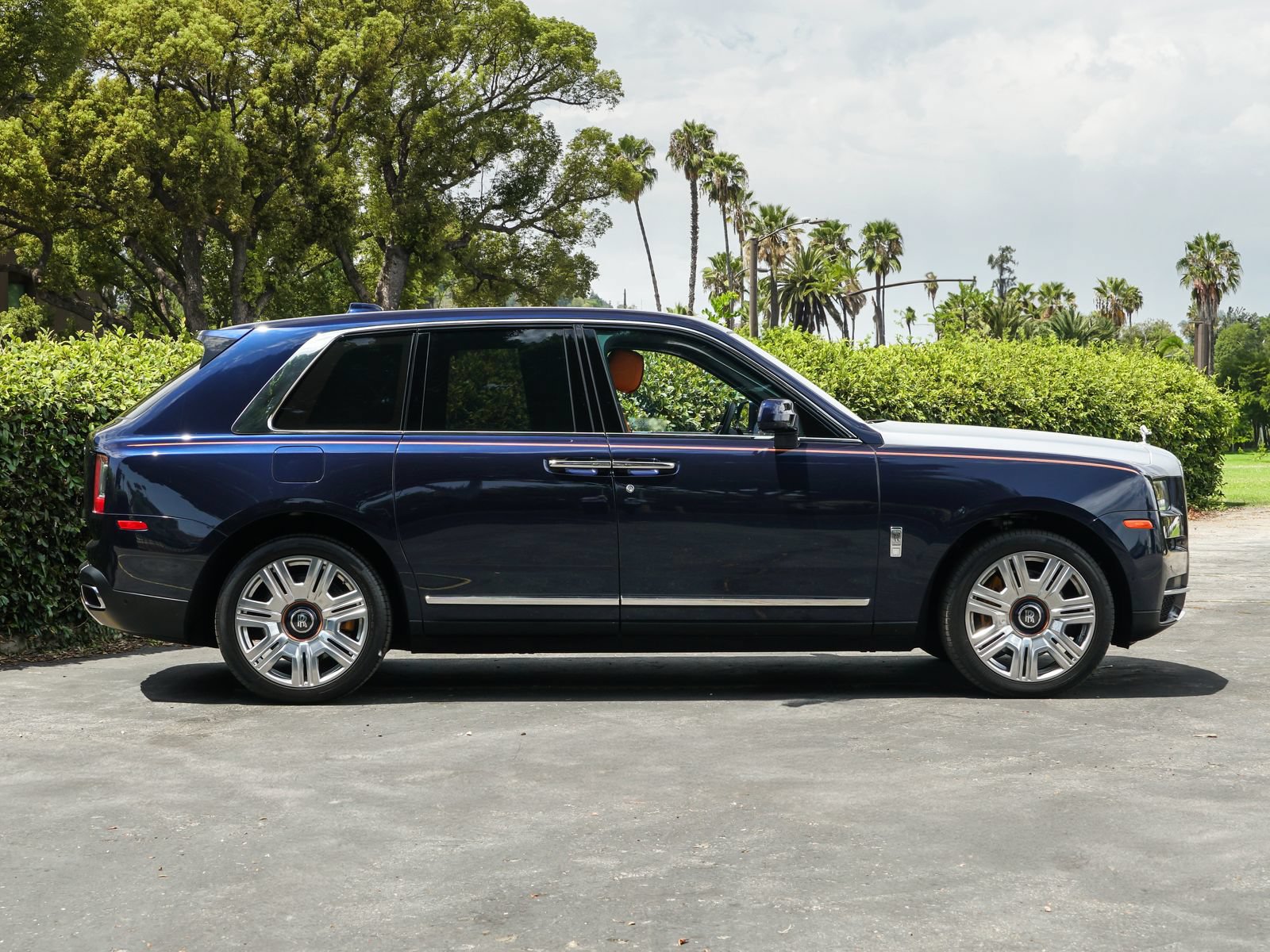Certified 2022 Rolls-Royce Cullinan w/ Cullinan Package AWD/4WD image 8
