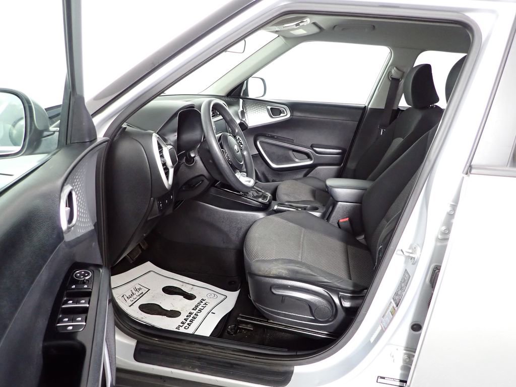 Used 2020 Kia Soul LX image 18