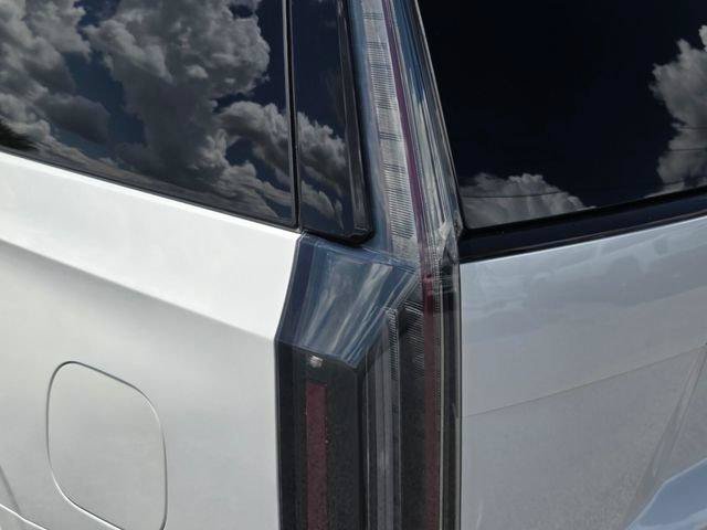 Certified 2025 Cadillac Escalade Sport Platinum w/ LPO, ONYX Package AWD/4WD image 11