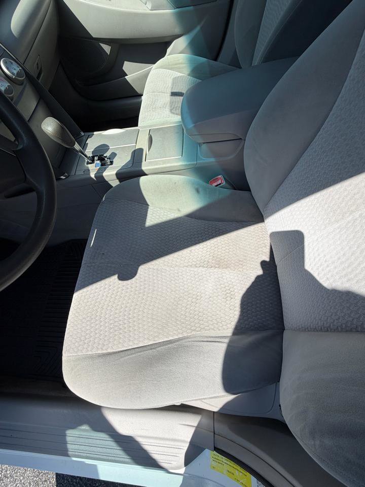 Used 2011 Toyota Camry LE FWD image 12