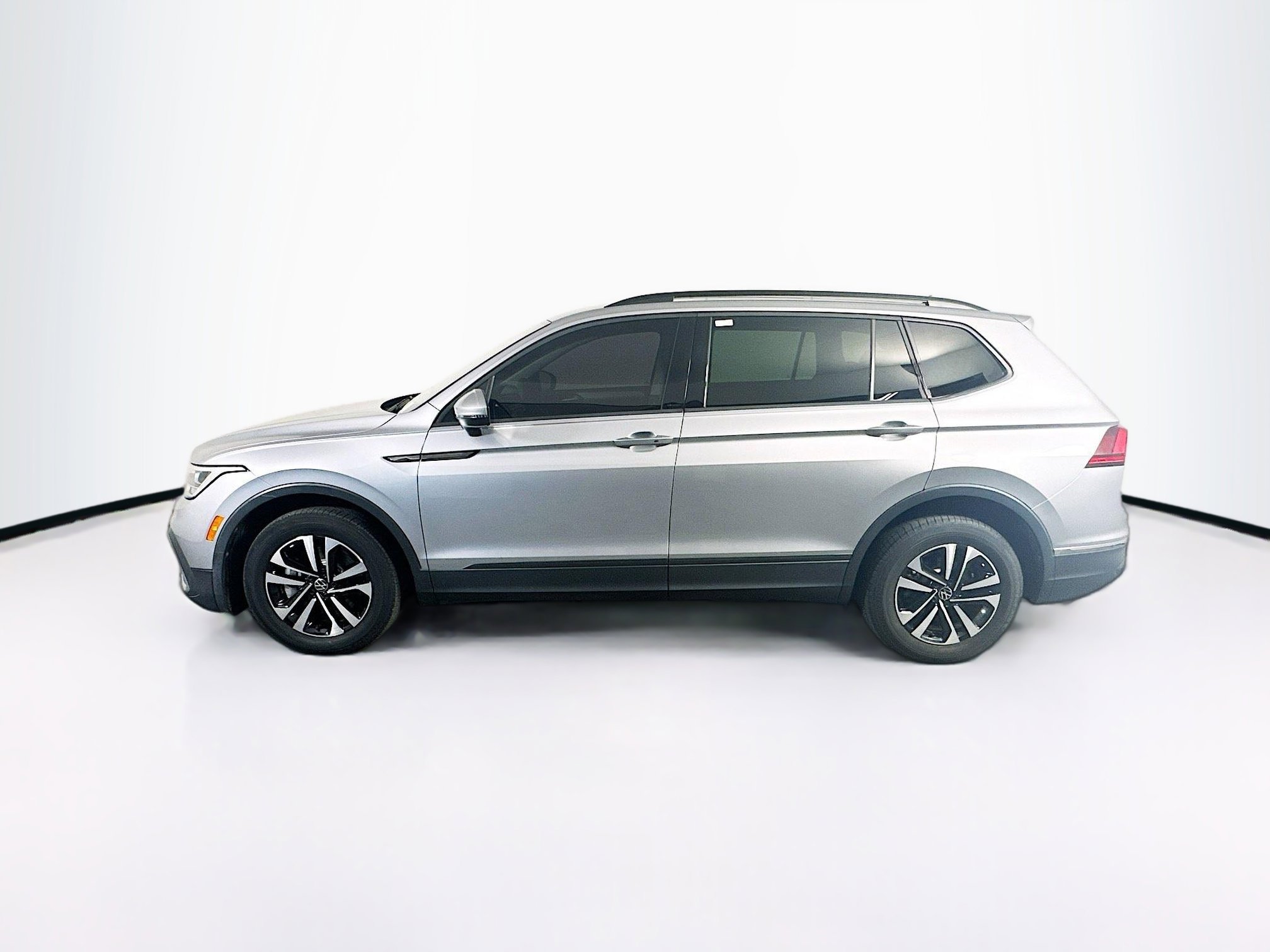 Used 2023 Volkswagen Tiguan S image 4