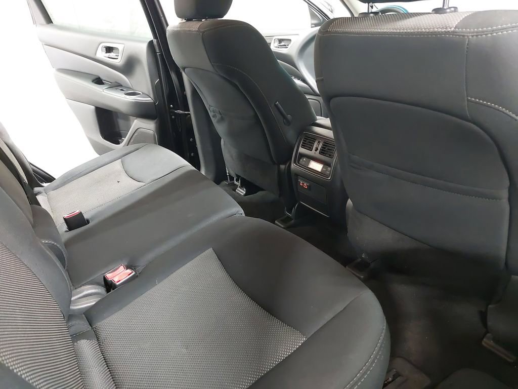 Used 2020 Nissan Pathfinder SV image 11