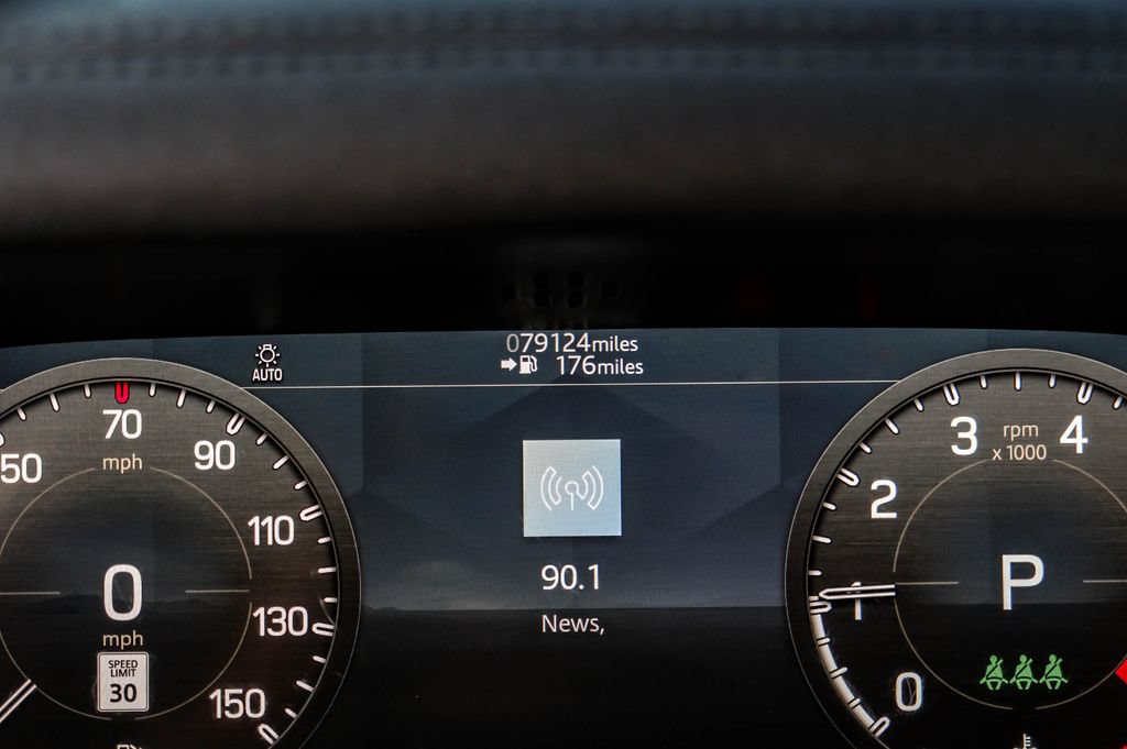 Used 2022 Land Rover Defender 90 S AWD/4WD image 15