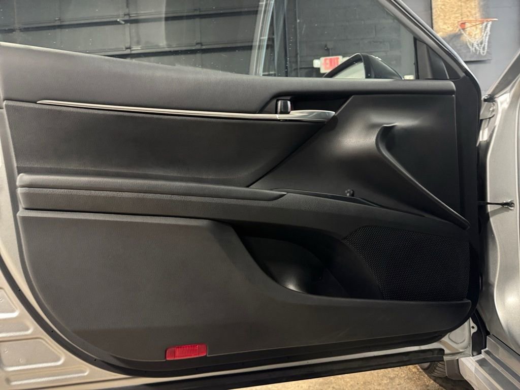 Used 2020 Toyota Camry SE image 20