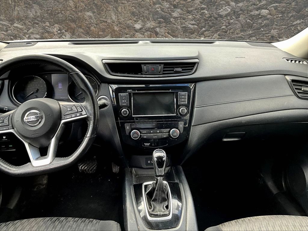 Used 2018 Nissan Rogue SV image 6