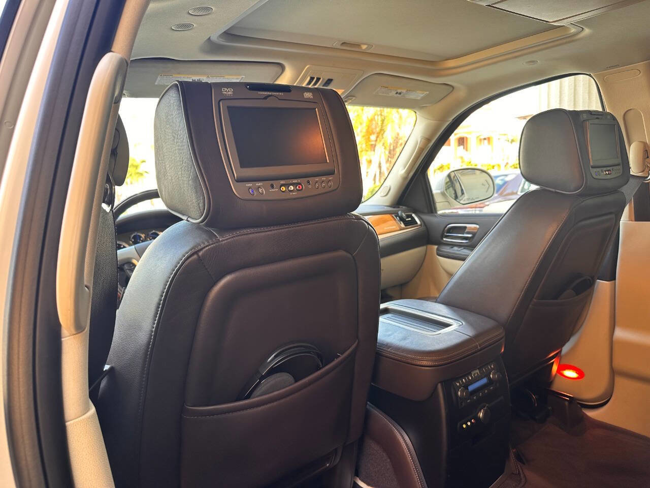 Used 2011 Cadillac Escalade Platinum image 65