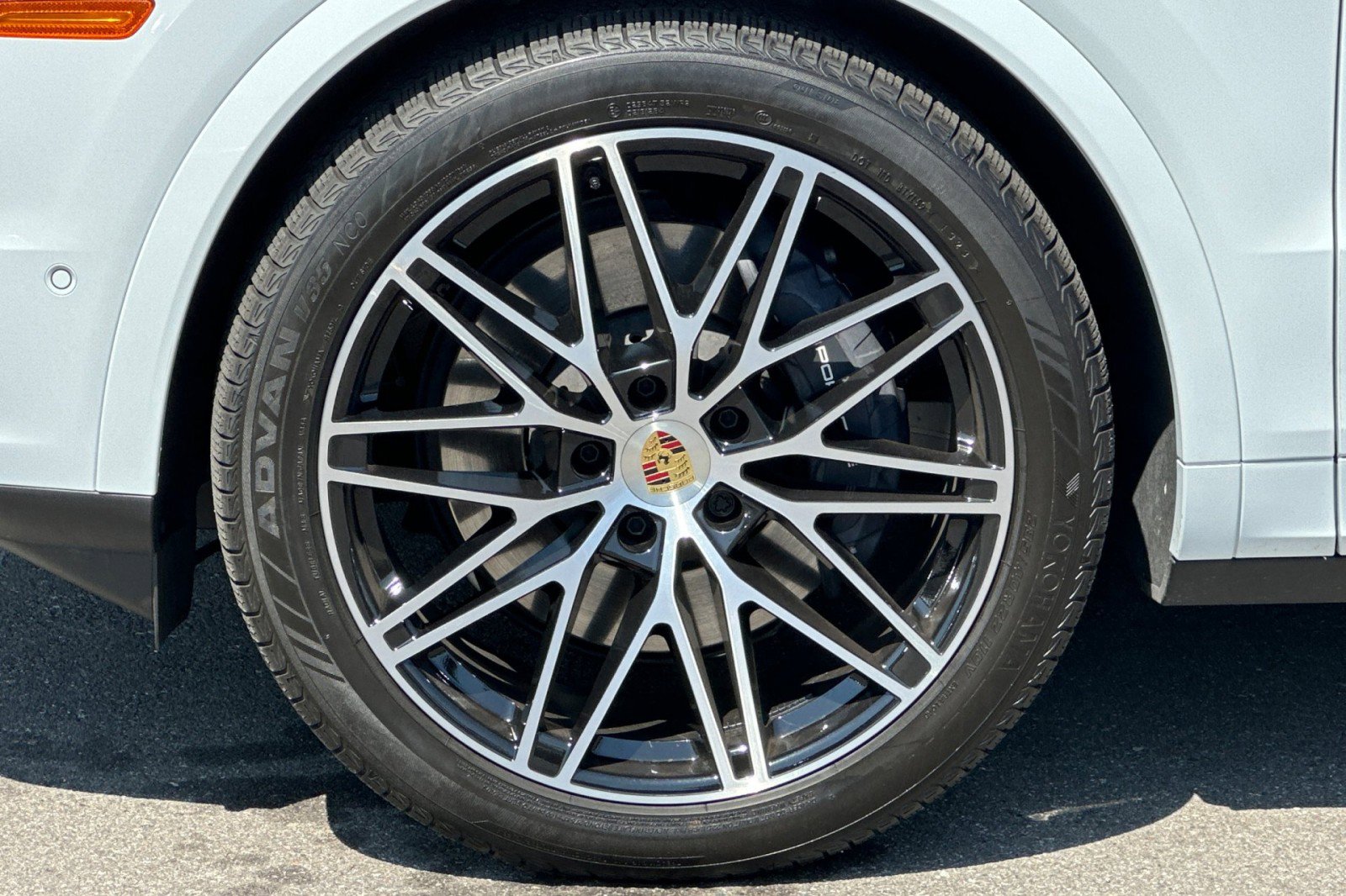 Certified 2024 Porsche Cayenne Coupe AWD/4WD image 27