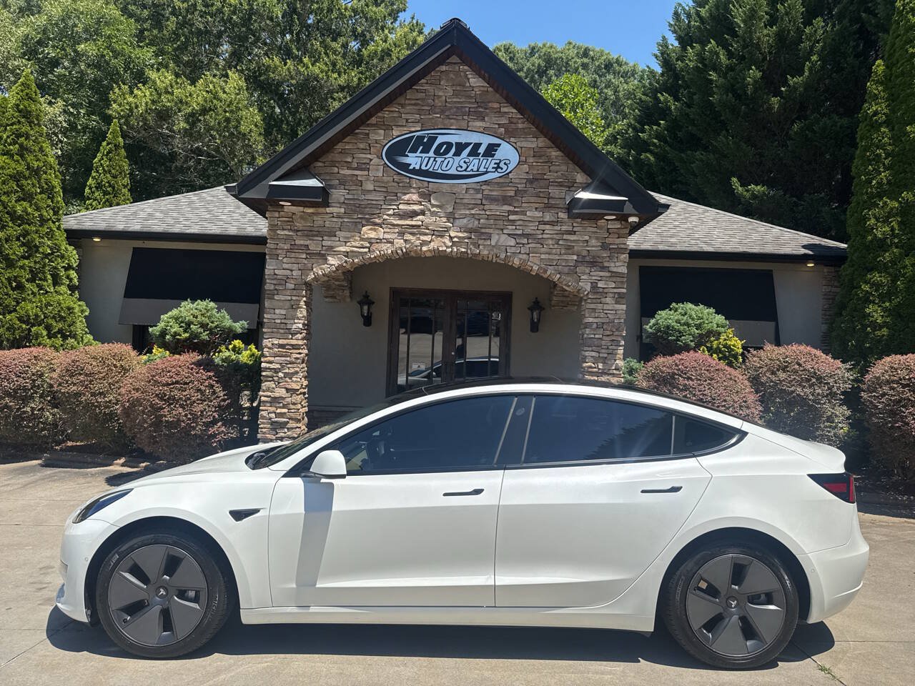 Used 2022 Tesla Model 3 Standard Range RWD image 2