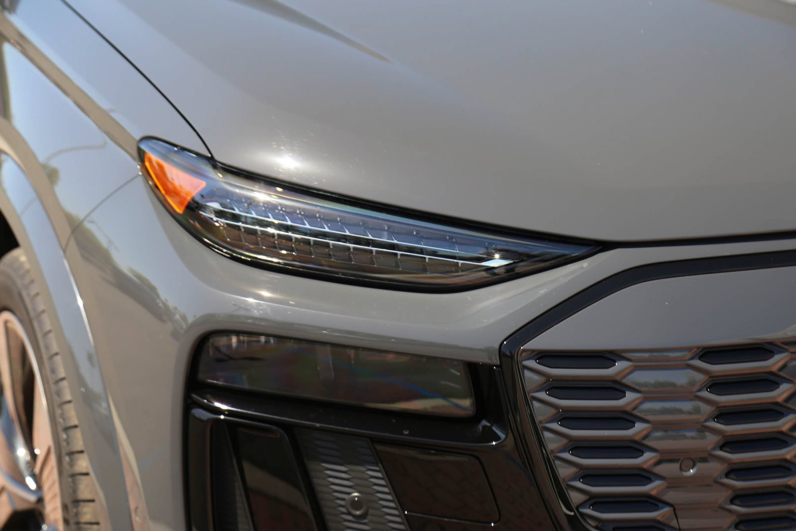 Certified 2025 Audi SQ6 e-tron Prestige AWD/4WD image 10