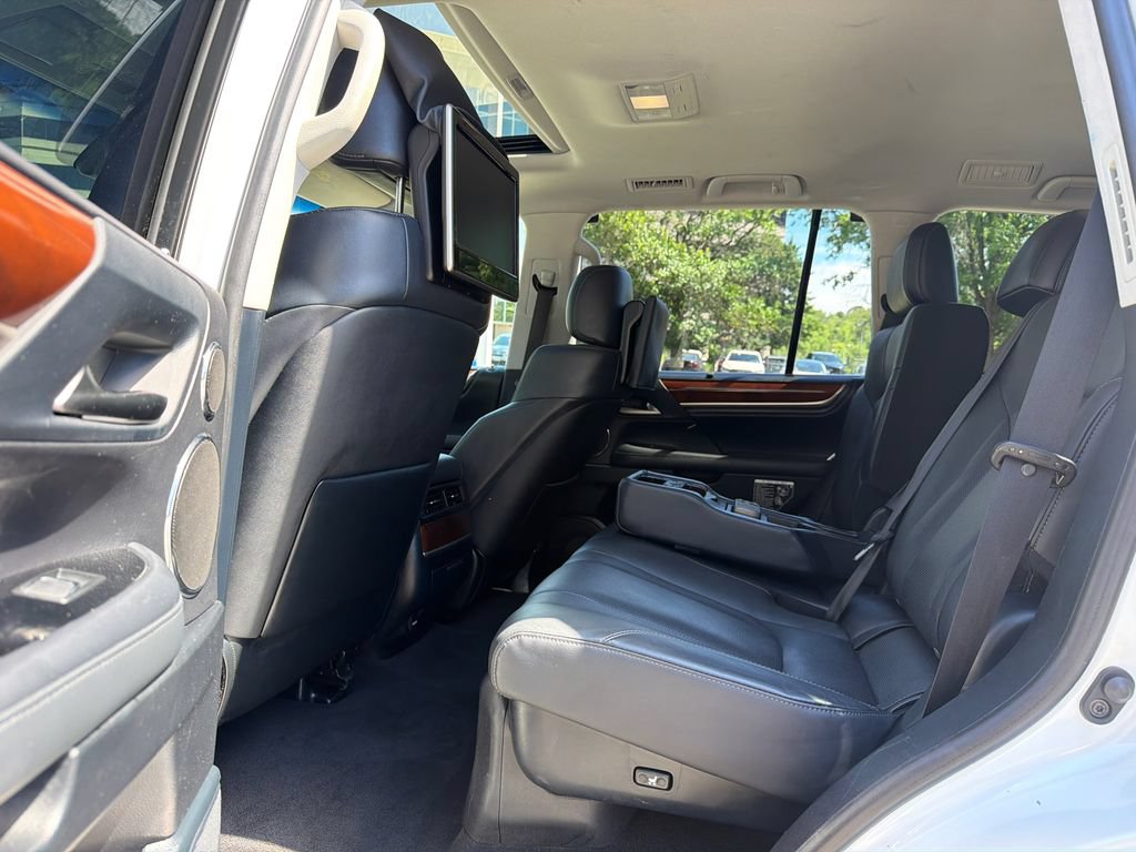 Used 2019 Lexus LX 570 4WD w/ Luxury Package image 19