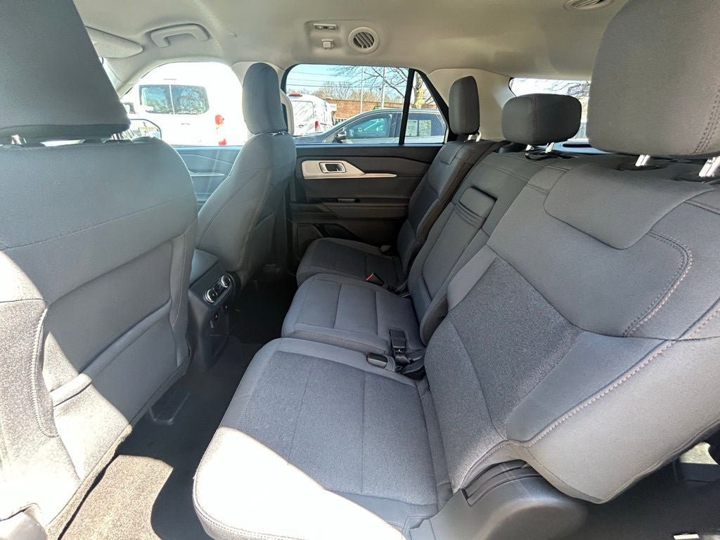 Used 2025 Ford Explorer Active image 25