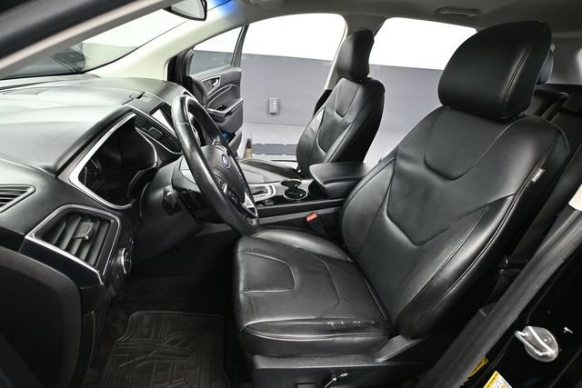 Used 2016 Ford Edge Titanium w/ Technology Package AWD/4WD image 17