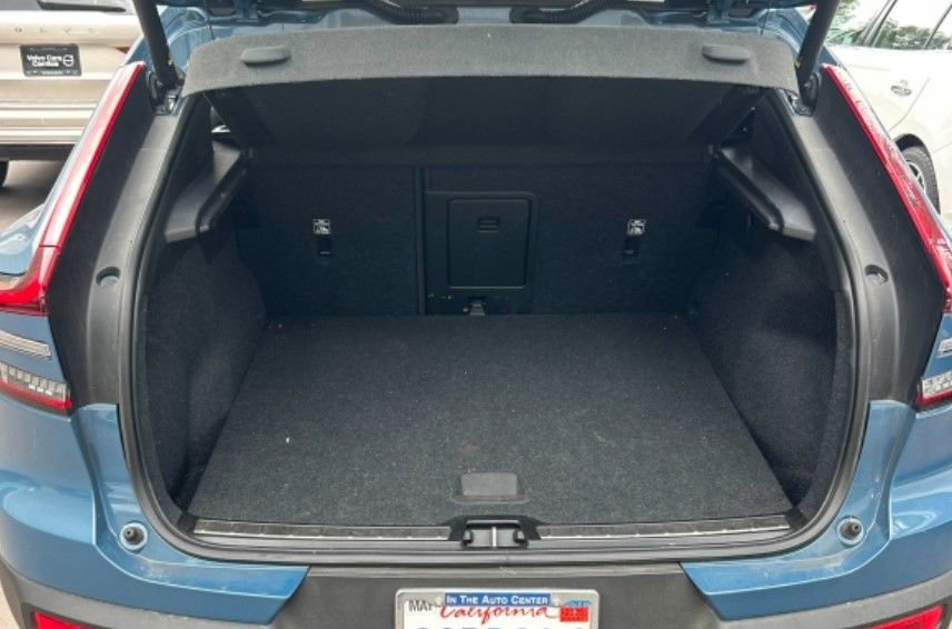 Used 2023 Volvo C40 Recharge Core w/ Climate Package AWD/4WD image 4