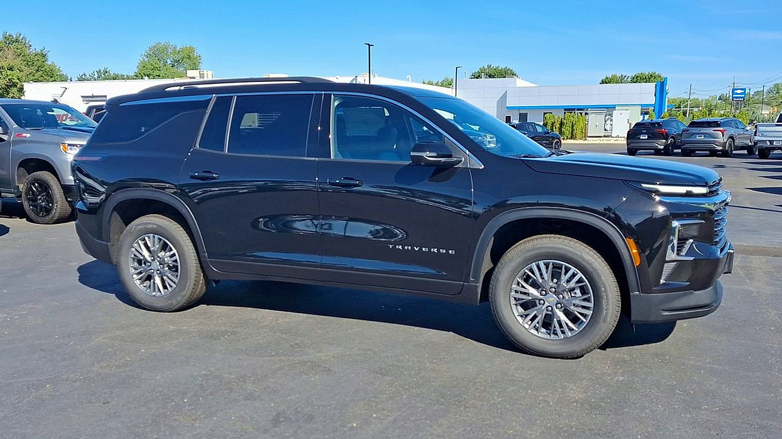 New 2027 Chevrolet Traverse LT w/ Driver Confidence Package AWD/4WD image 4
