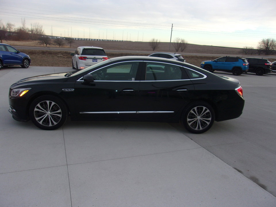 Used 2017 Buick LaCrosse Premium image 7