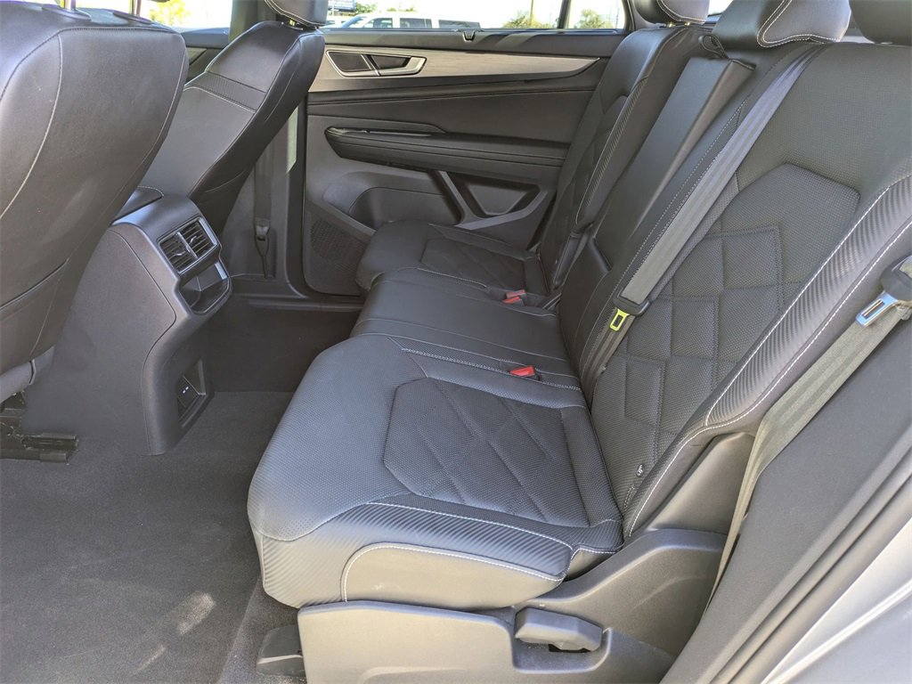 Used 2025 Volkswagen Atlas Cross Sport SE image 28