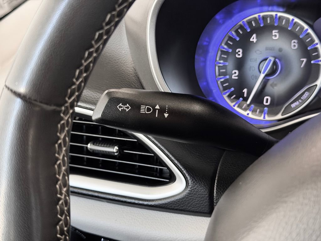 Used 2023 Chrysler Pacifica Touring-L image 14