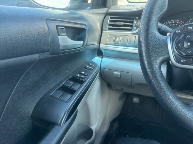 Used 2012 Toyota Camry LE image 6