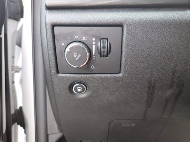 Used 2019 Jeep Grand Cherokee Altitude AWD/4WD image 28