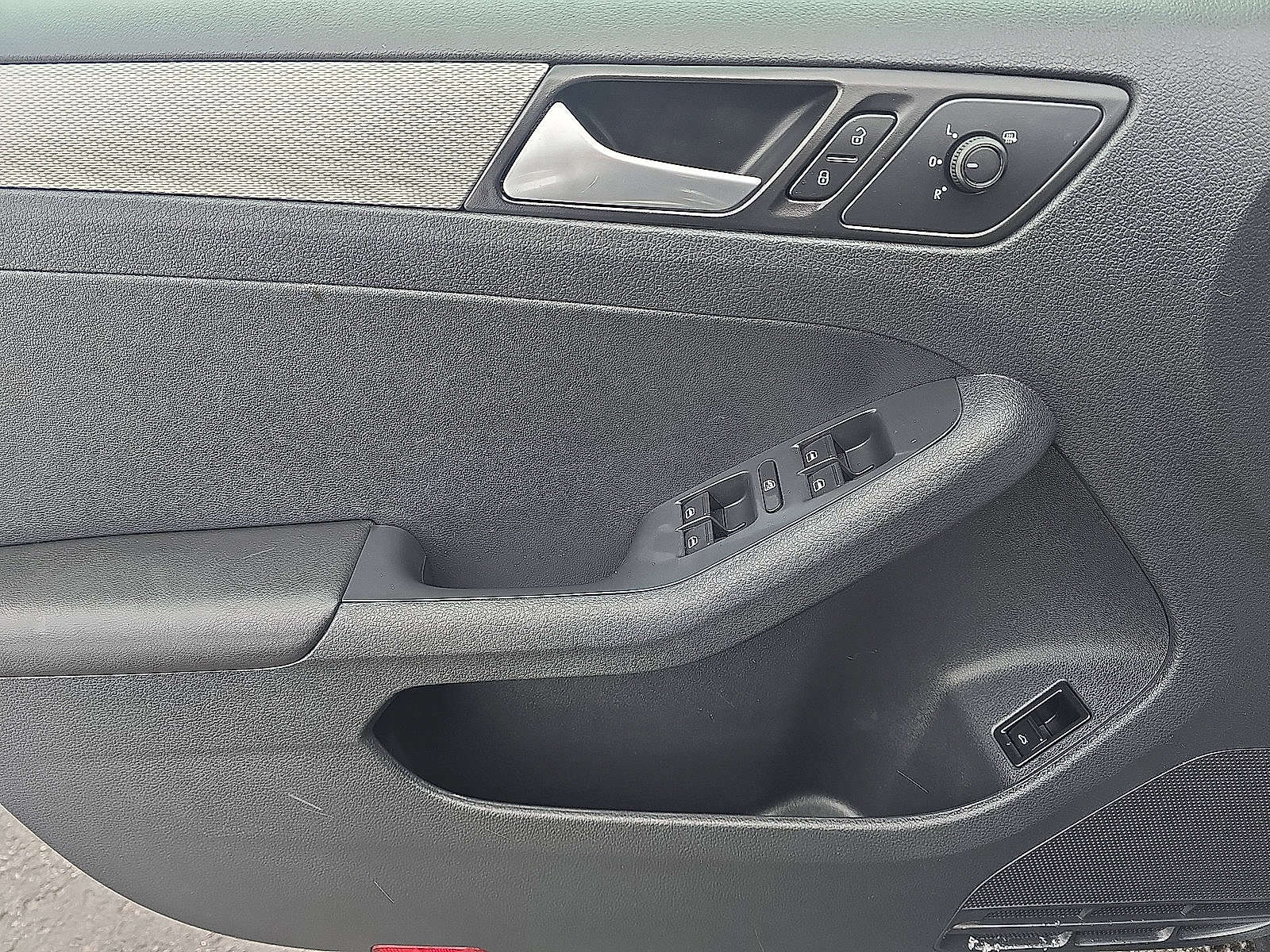 Used 2018 Volkswagen Jetta Wolfsburg Edition image 12