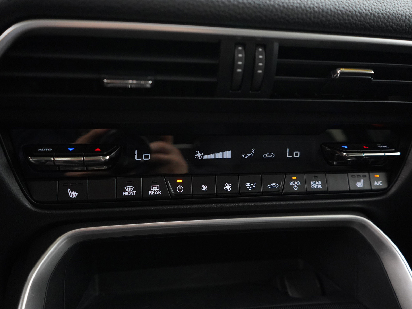 Certified 2024 MAZDA CX-90 Plug-In Hybrid w/ Preferred image 23