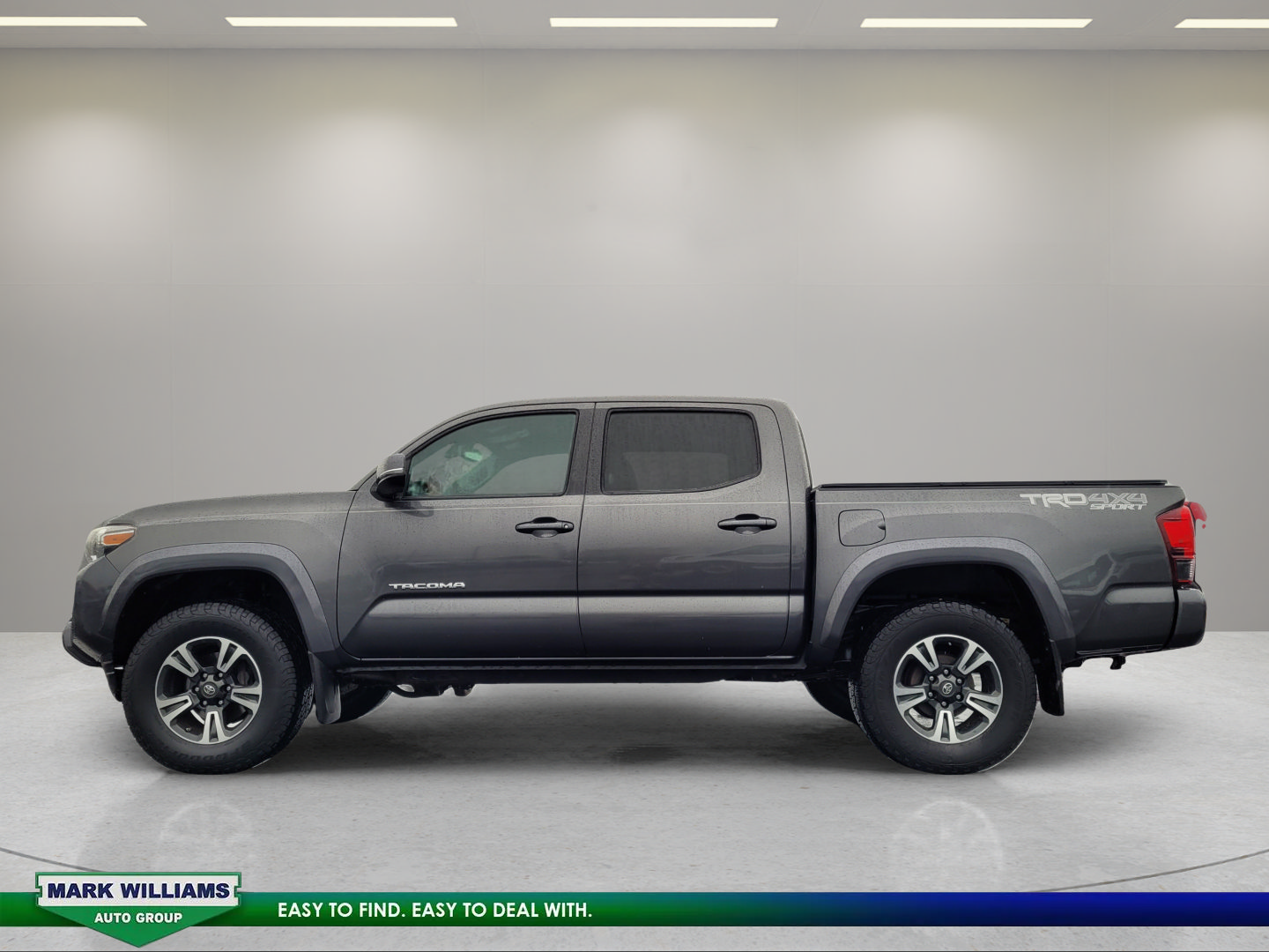 Used 2018 Toyota Tacoma TRD Sport AWD/4WD image 7