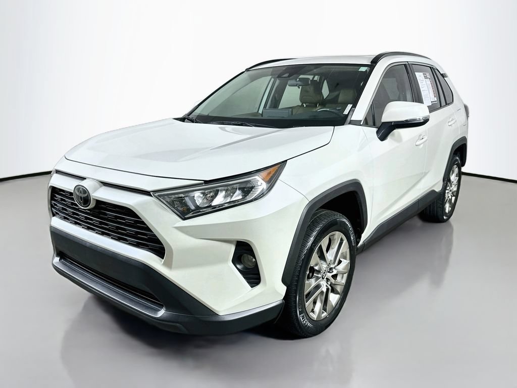 Used 2021 Toyota RAV4 XLE Premium FWD image 3