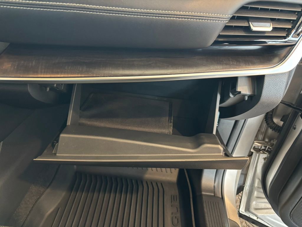 Used 2021 Nissan Rogue Platinum image 32