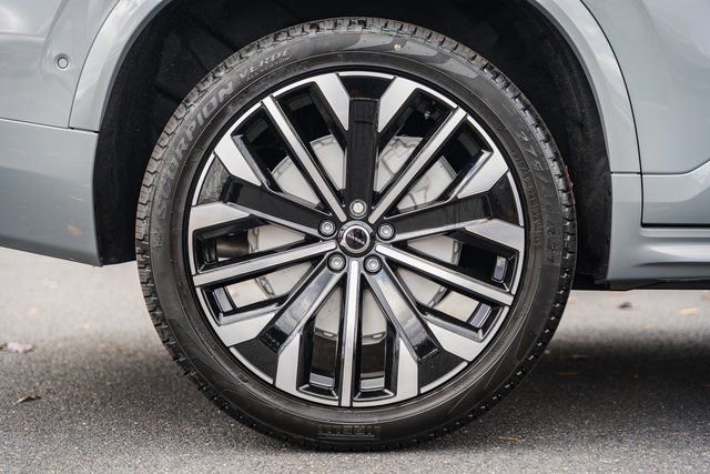 New 2026 Volvo XC90 B6 Plus w/ Protection Package Premier image 17