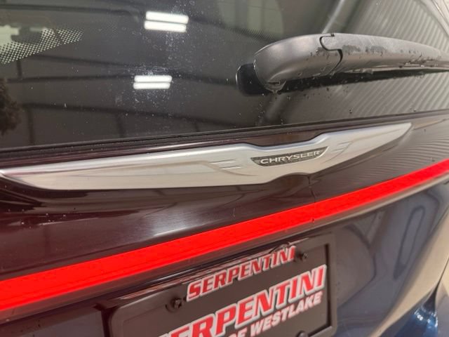 Used 2021 Chrysler Pacifica Touring-L FWD image 31