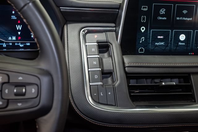 Used 2024 GMC Yukon XL AT4 w/ Technology Package AWD/4WD image 23