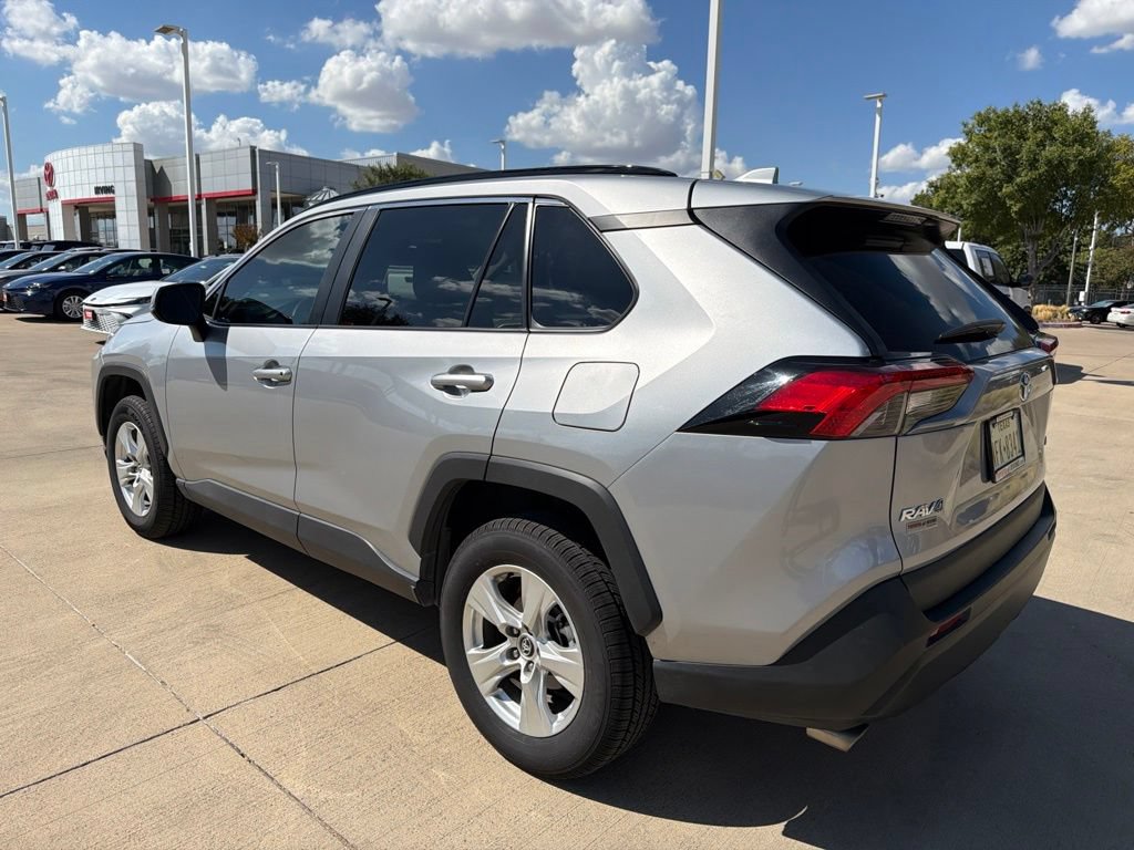 Used 2020 Toyota RAV4 XLE w/ Convenience Package FWD image 4