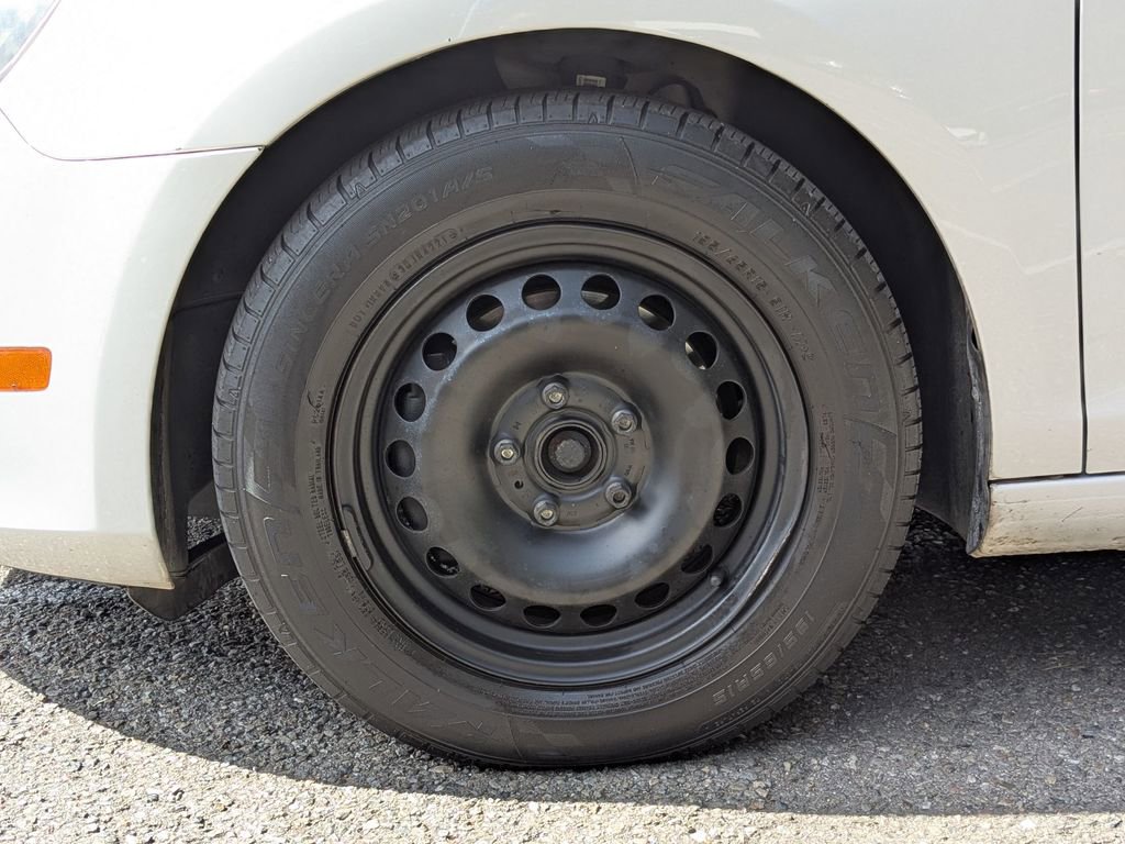 Used 2014 Volkswagen Golf 4-Door image 9