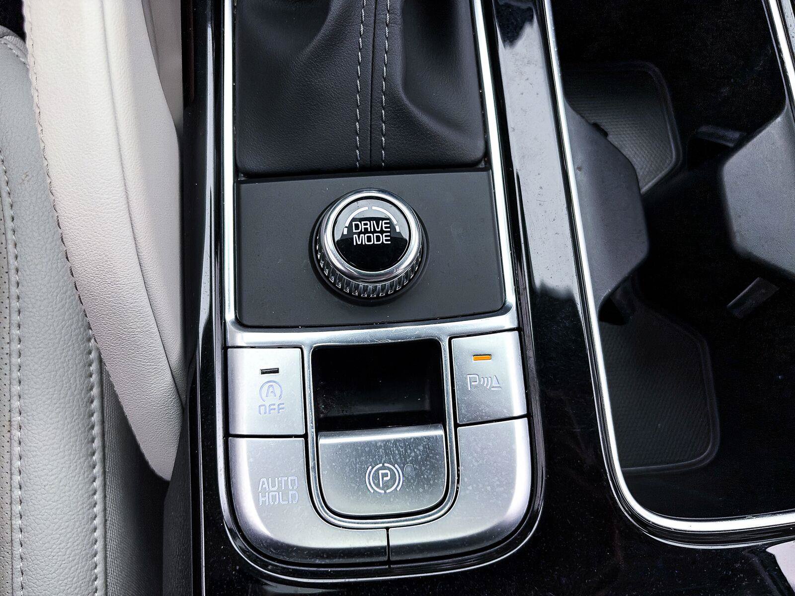 Used 2025 Kia Telluride EX w/ EX Captain's Chair Package FWD image 30