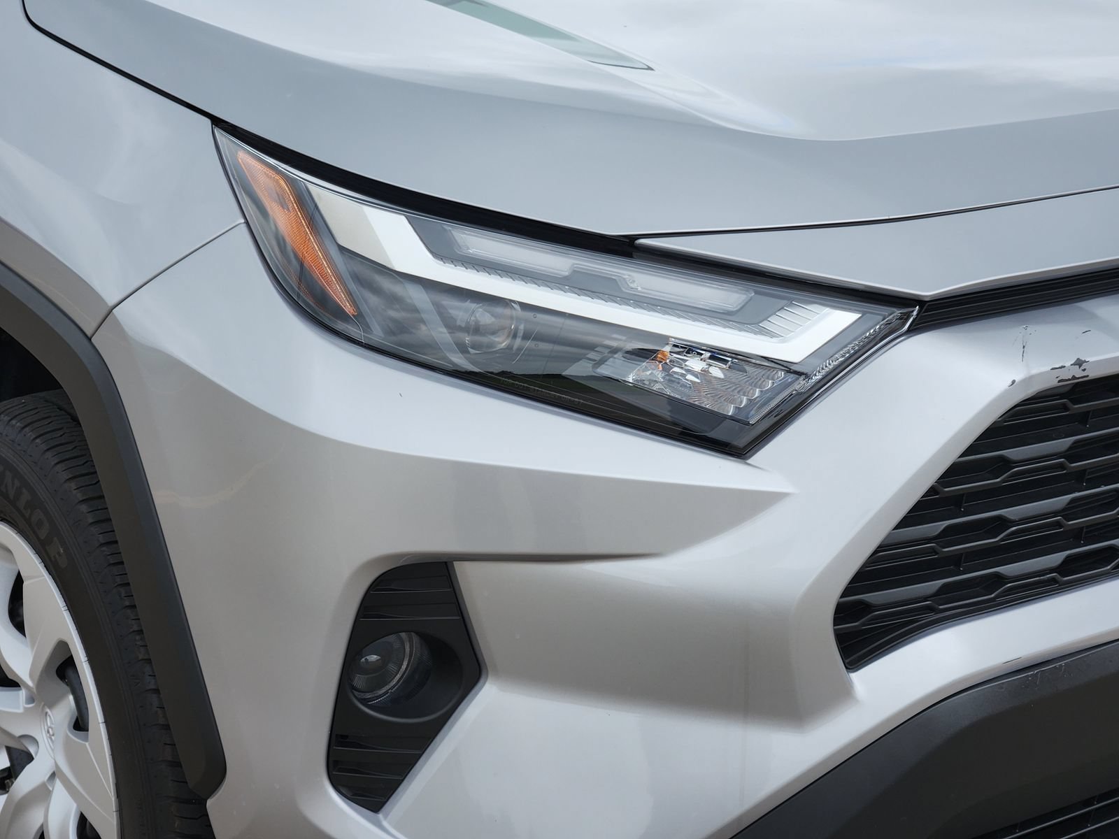 Used 2023 Toyota RAV4 XSE AWD/4WD image 10