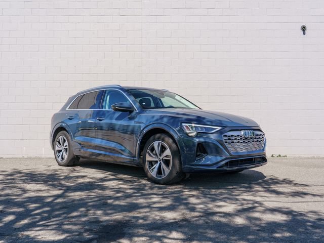Used 2024 Audi Q8 e-tron Premium Plus w/ Premium Plus Package AWD/4WD image 9