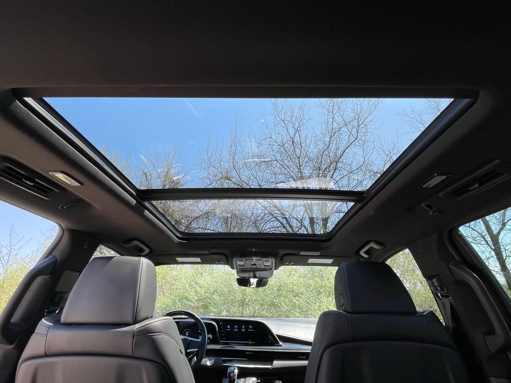 Used 2024 Cadillac Escalade Sport w/ LPO, ONYX Package AWD/4WD image 27