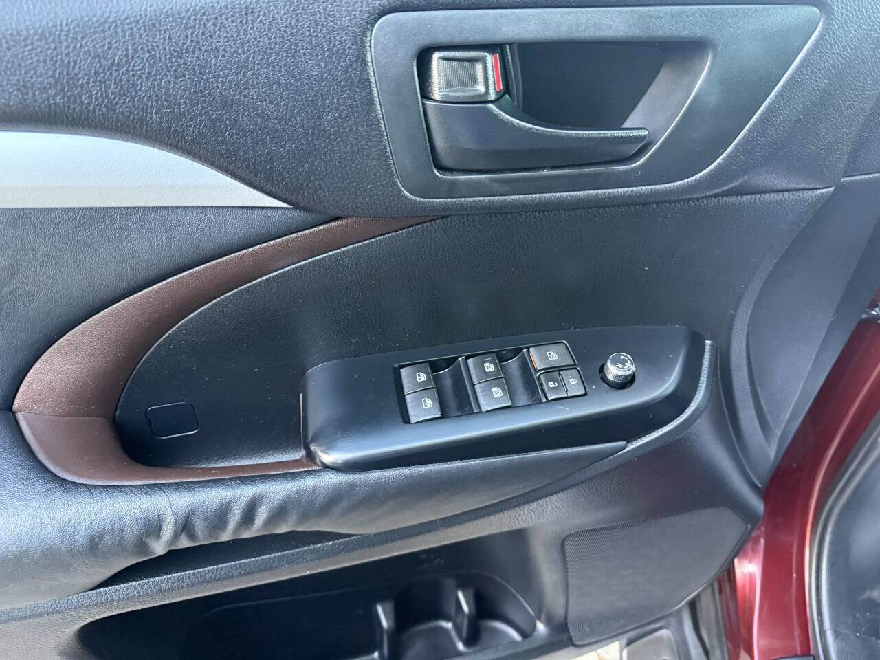 Used 2015 Toyota Highlander Plus FWD image 18