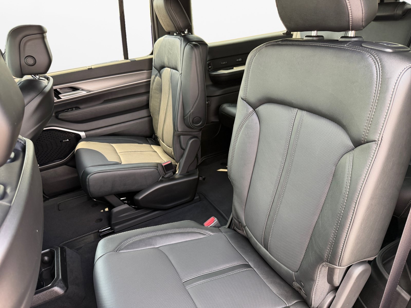 New 2026 Jeep Grand Wagoneer L Limited AWD/4WD image 15