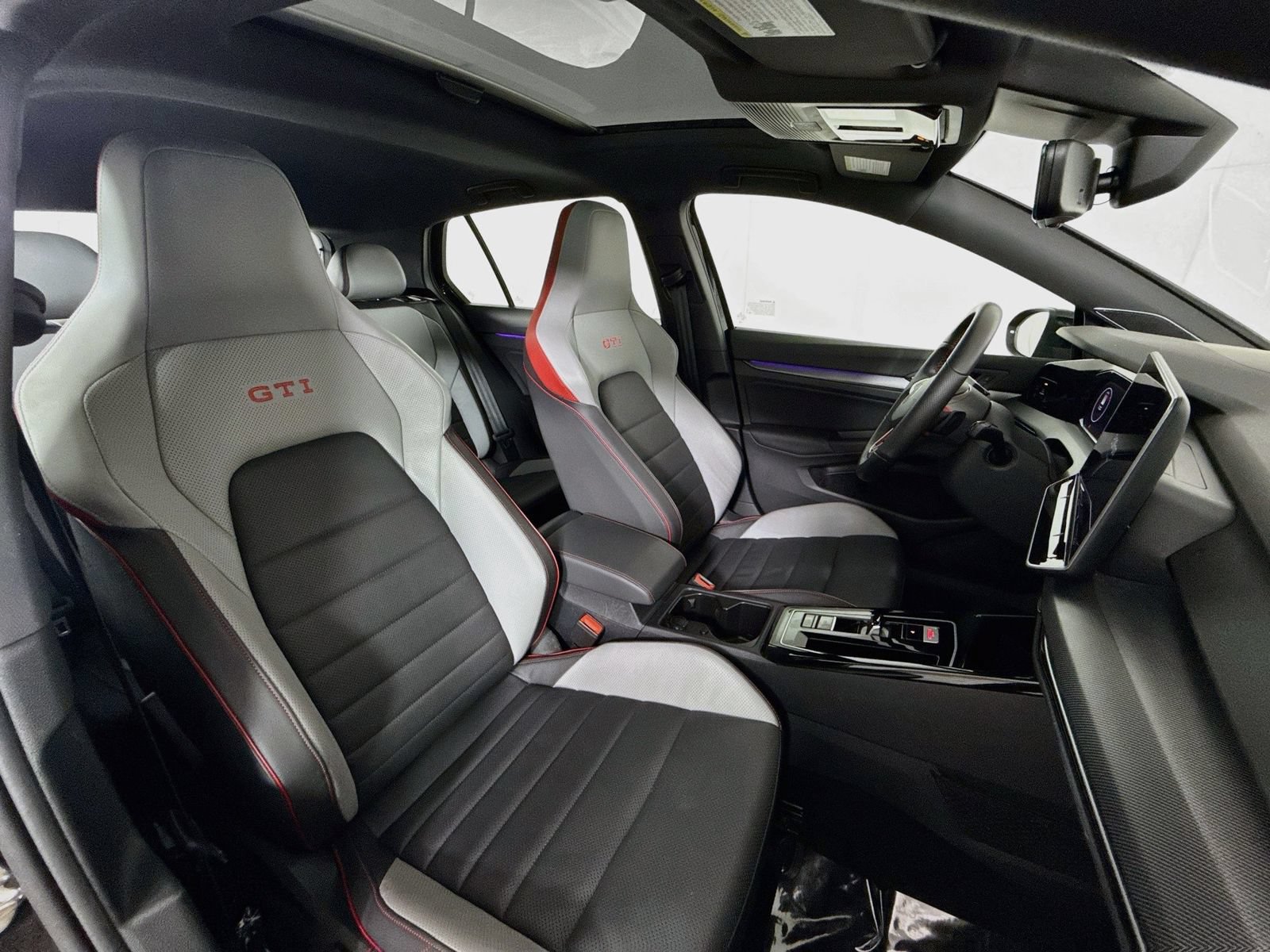 Certified 2025 Volkswagen GTI Autobahn FWD image 26