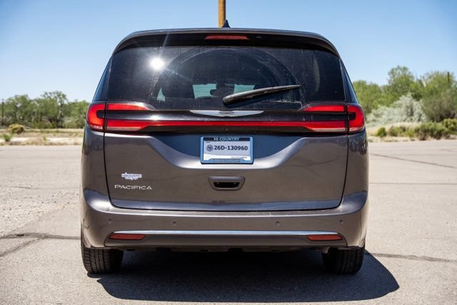 Used 2023 Chrysler Pacifica Touring-L FWD image 6