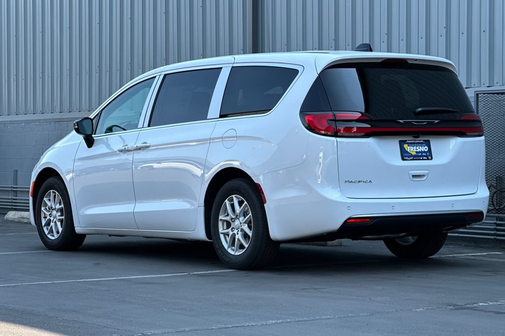 New 2027 Chrysler Pacifica Select FWD image 6