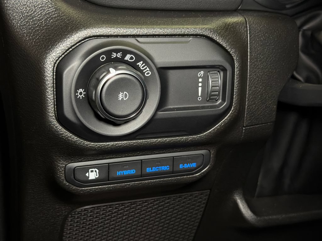 Used 2023 Jeep Wrangler Unlimited Sahara w/ Cold Weather Group AWD/4WD image 21