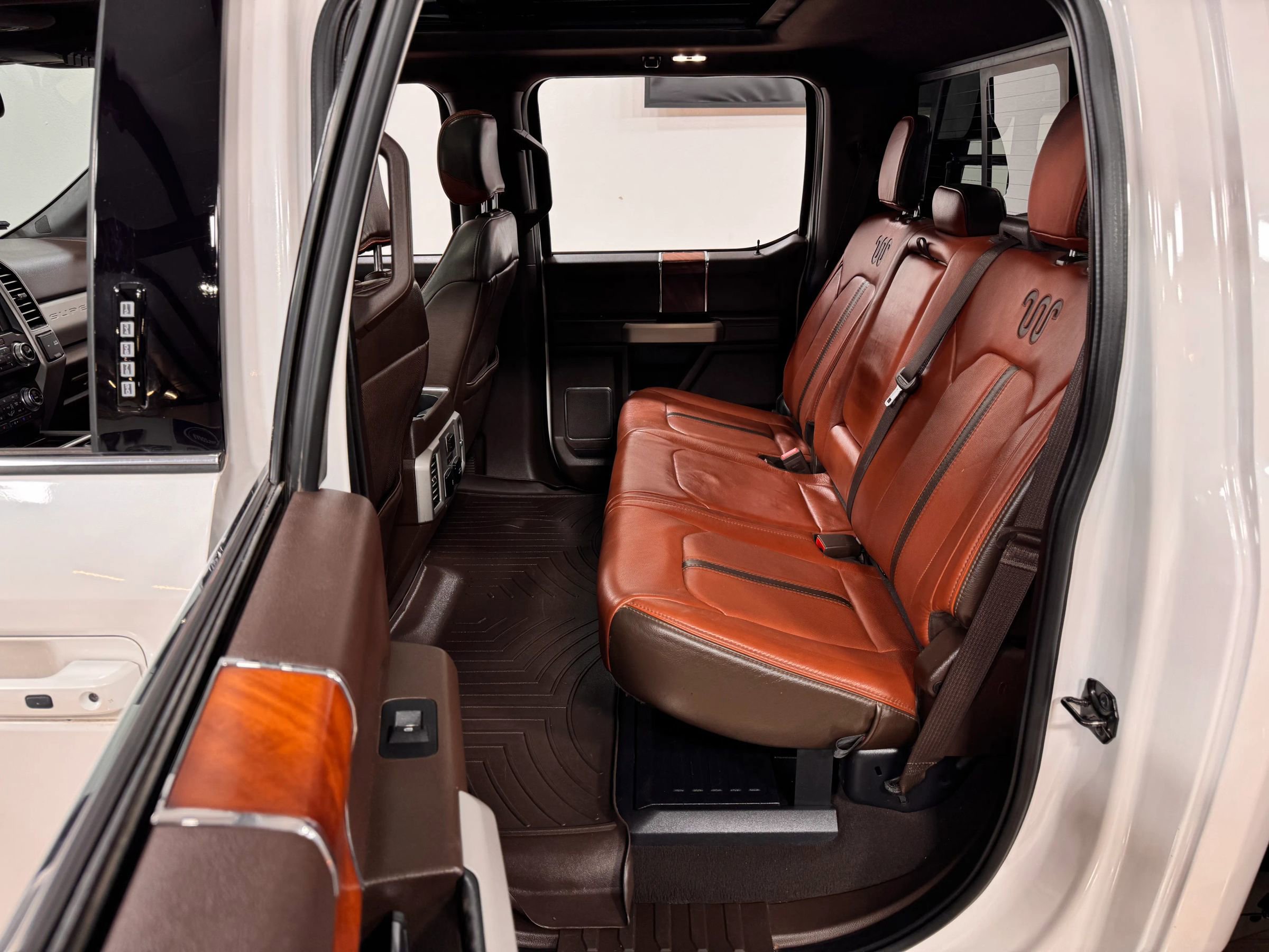 Used 2019 Ford F350 King Ranch w/ King Ranch Ultimate Package AWD/4WD image 17